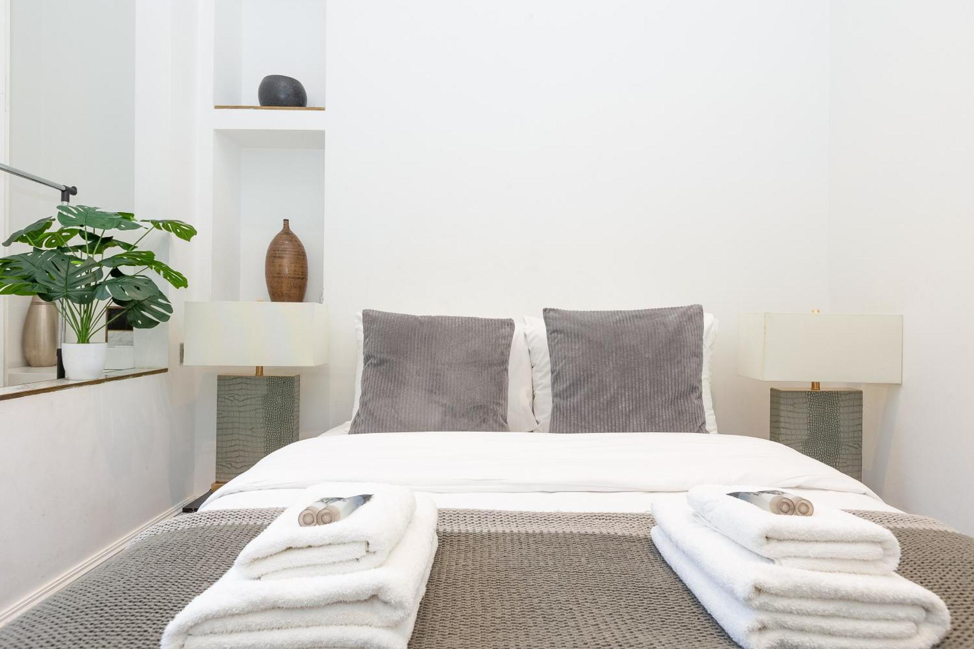 Lovely 2br Flat In Kensington, 2 Minutes Tube Appartamento *